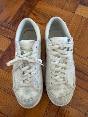 Nike Women’s White Low-Top Knit Sneakers